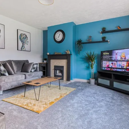 Rookwood House - Spacious With Free Parking - Short Leeds *