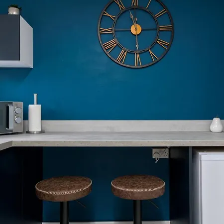 Rookwood House - Spacious With Free Parking - Short Leeds Holiday home *
