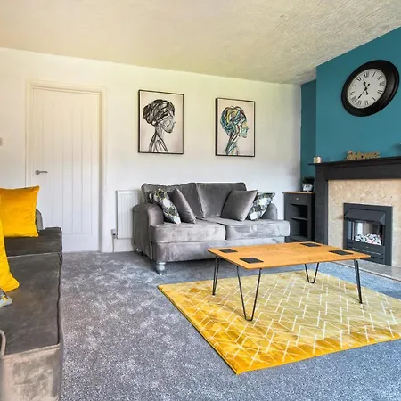 Rookwood House - Spacious With Free Parking - Short Leeds *