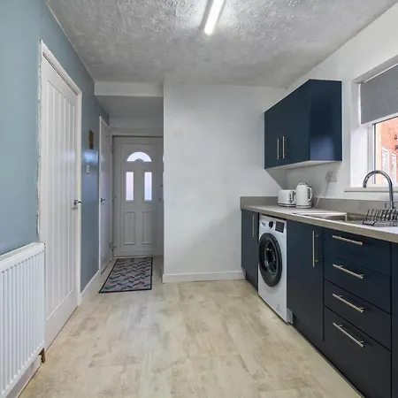 Rookwood House - Spacious With Free Parking - Short Leeds Holiday home *