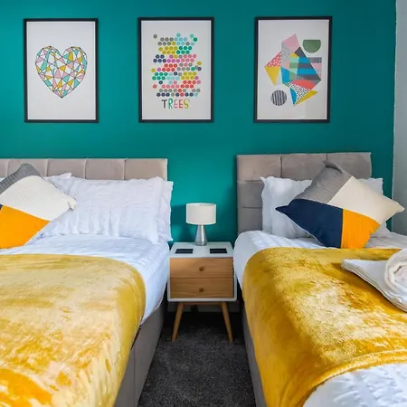 Rookwood House - Spacious With Free Parking - Short Leeds Holiday home