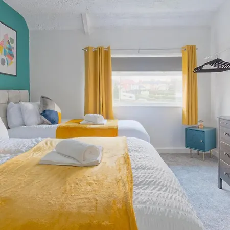 Rookwood House - Spacious With Free Parking - Short Leeds Holiday home *