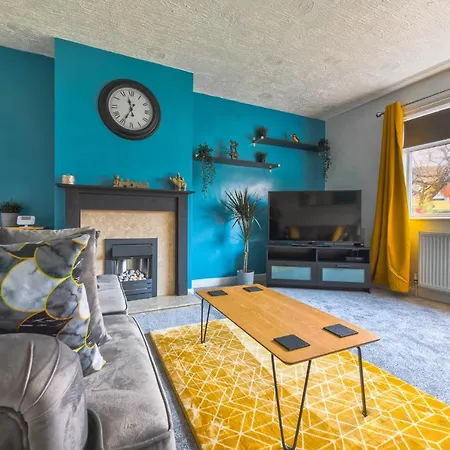 Rookwood House - Spacious With Free Parking - Short Leeds (West Yorkshire)