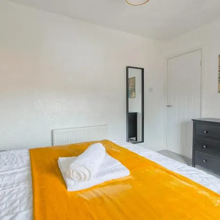 Feriehus Rookwood House - Spacious With Free Parking - Short Leeds (West Yorkshire)