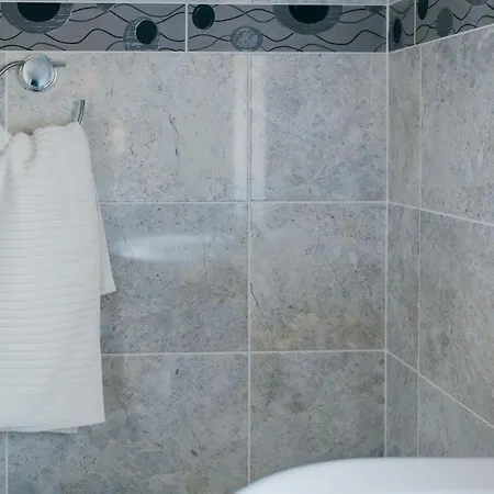 Rookwood House - Spacious With Free Parking - Short * Leeds (West Yorkshire)