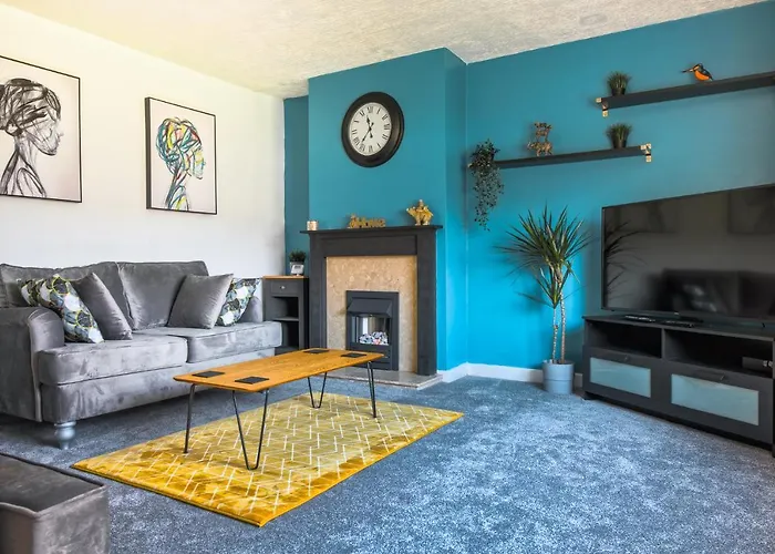 Semesterbostad Rookwood House - Spacious With Free Parking - Short