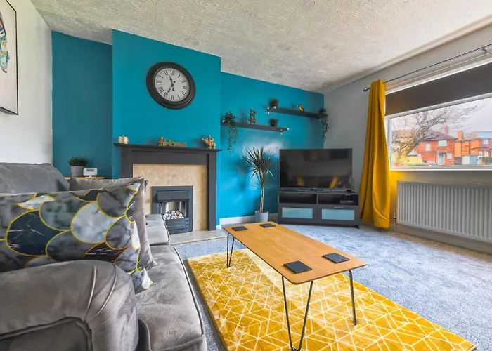 Rookwood House - Spacious With Free Parking - Short Leeds (West Yorkshire)