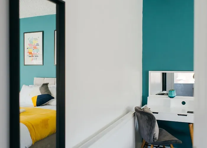 Rookwood House - Spacious With Free Parking - Short Leeds (West Yorkshire)