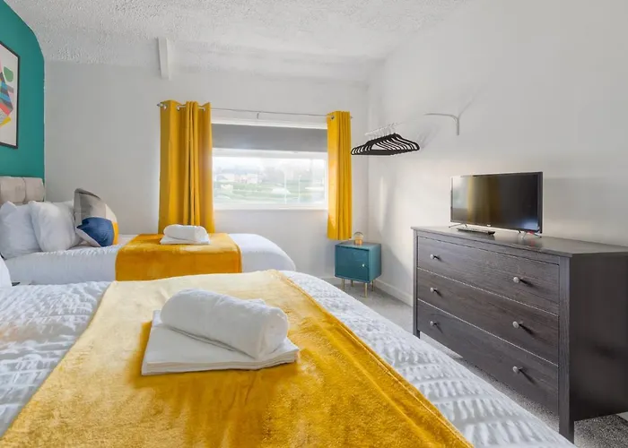 Rookwood House - Spacious With Free Parking - Short * Leeds (West Yorkshire)